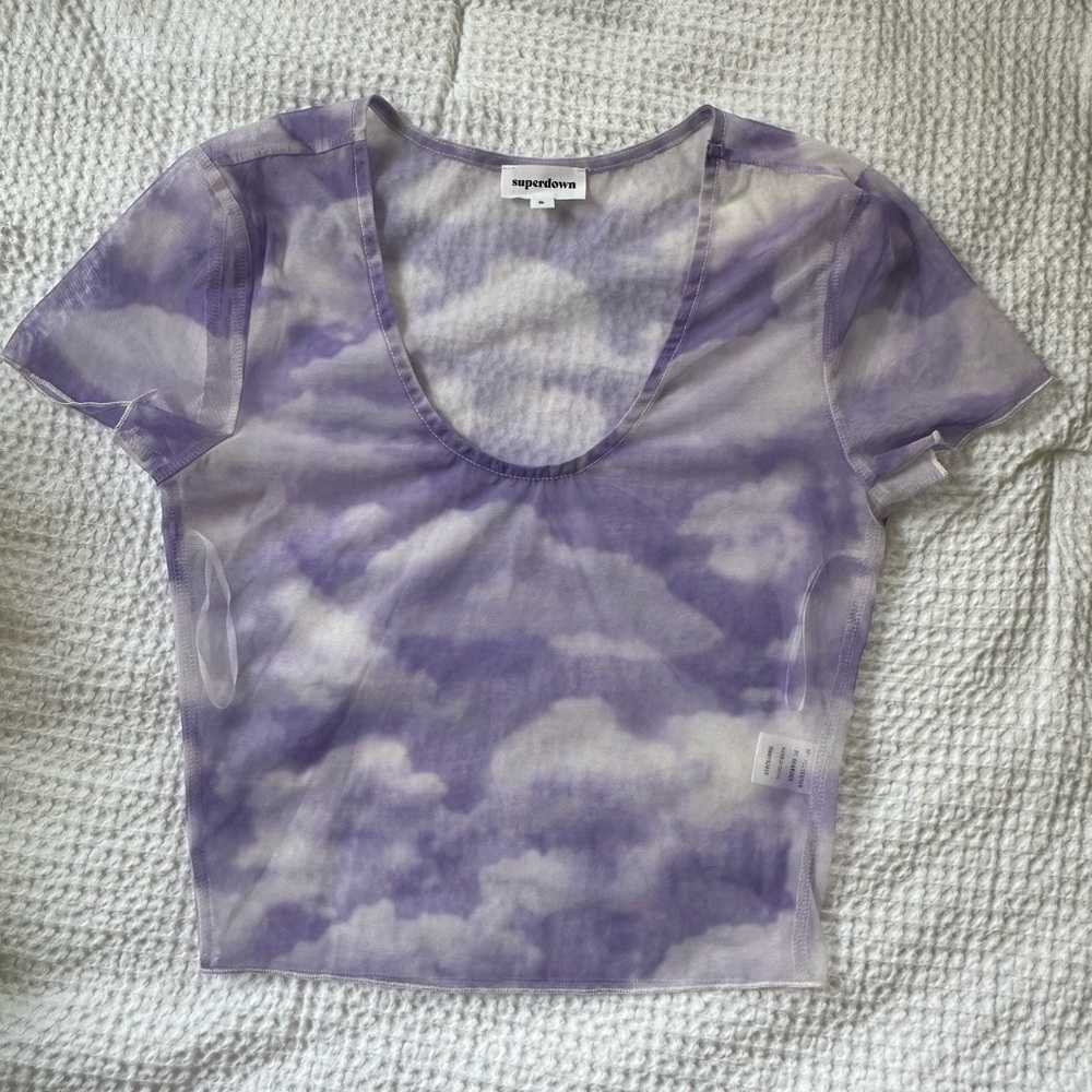 superdown yuna crop top in cloud print